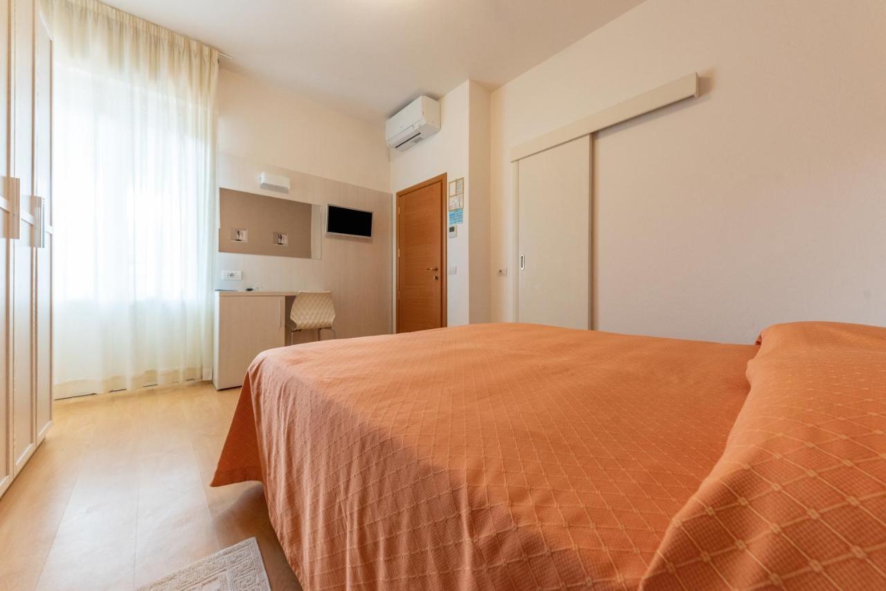 Hotel Escorial Cervia Exterior foto